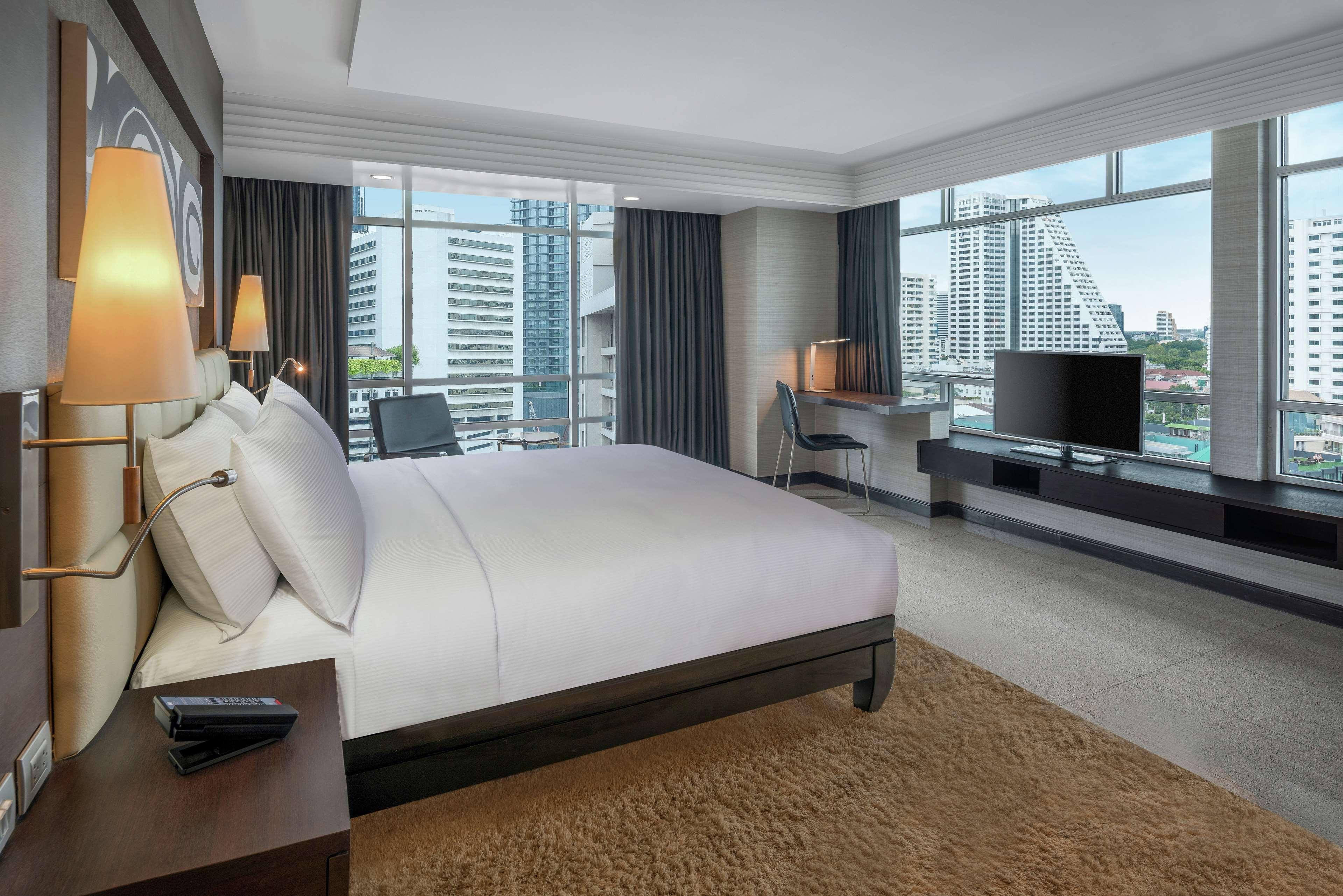 Doubletree By Hilton Ploenchit Hotel