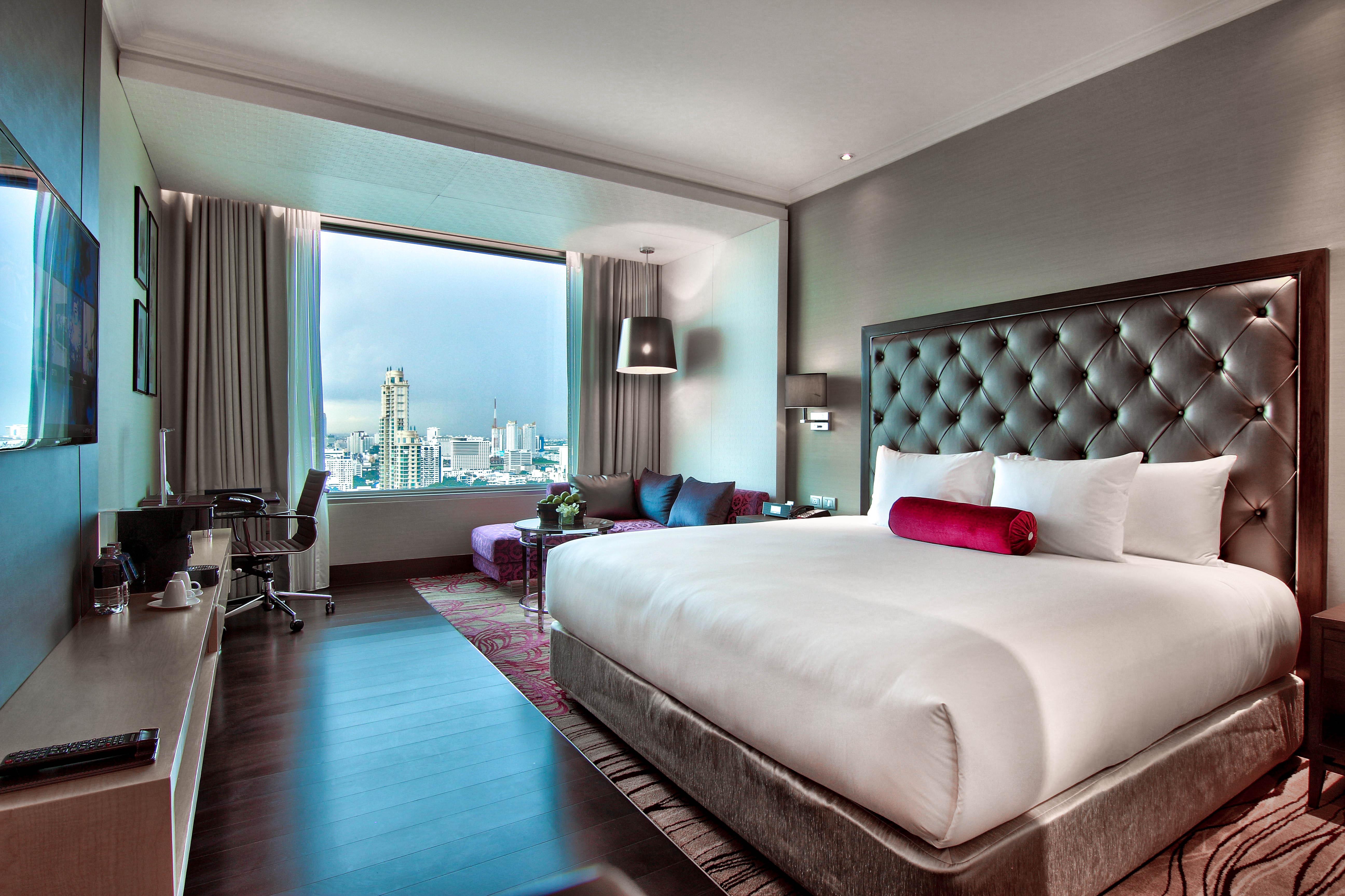 Radisson Blu Plaza 5*