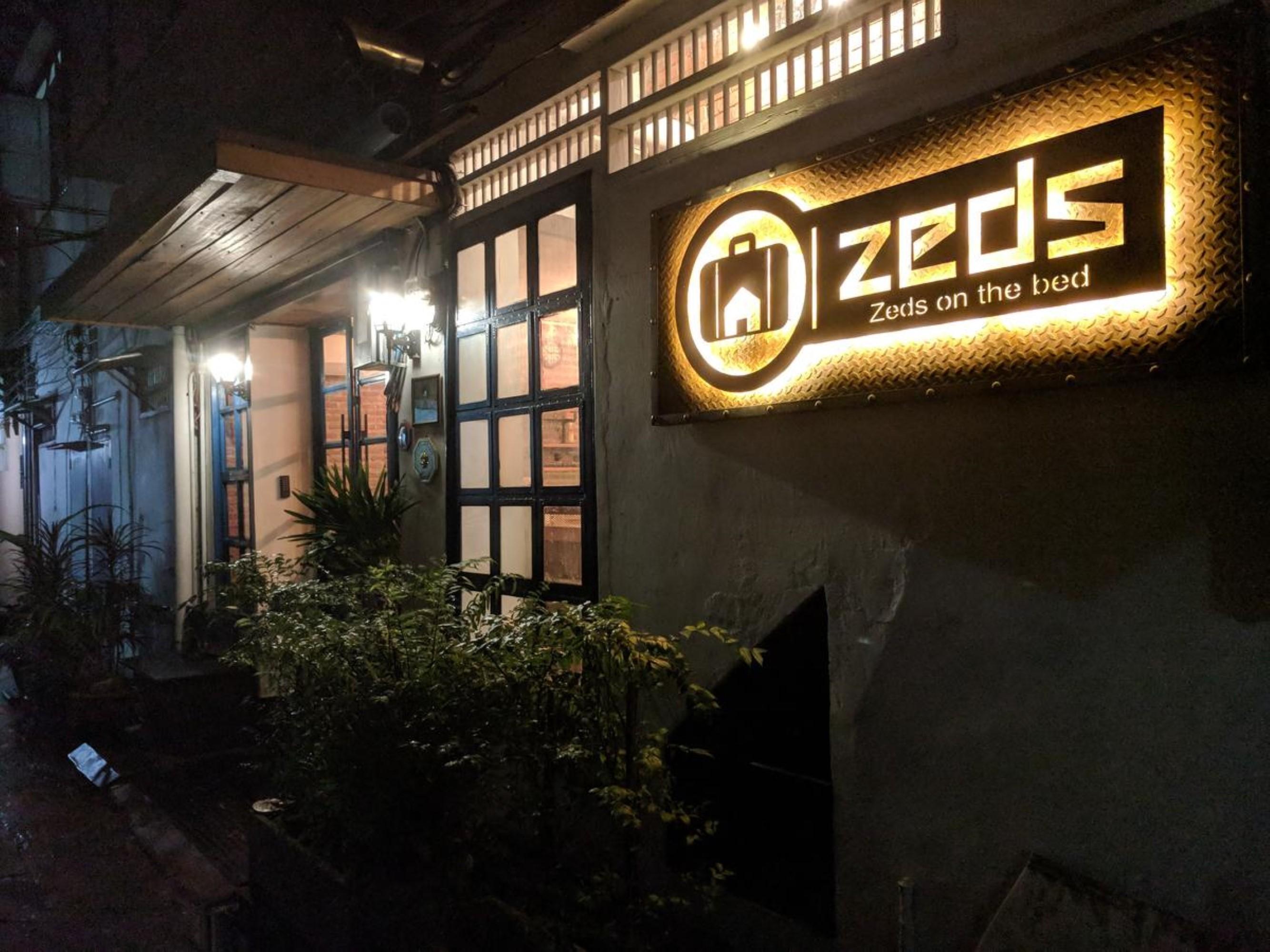 Zeds Hostel *