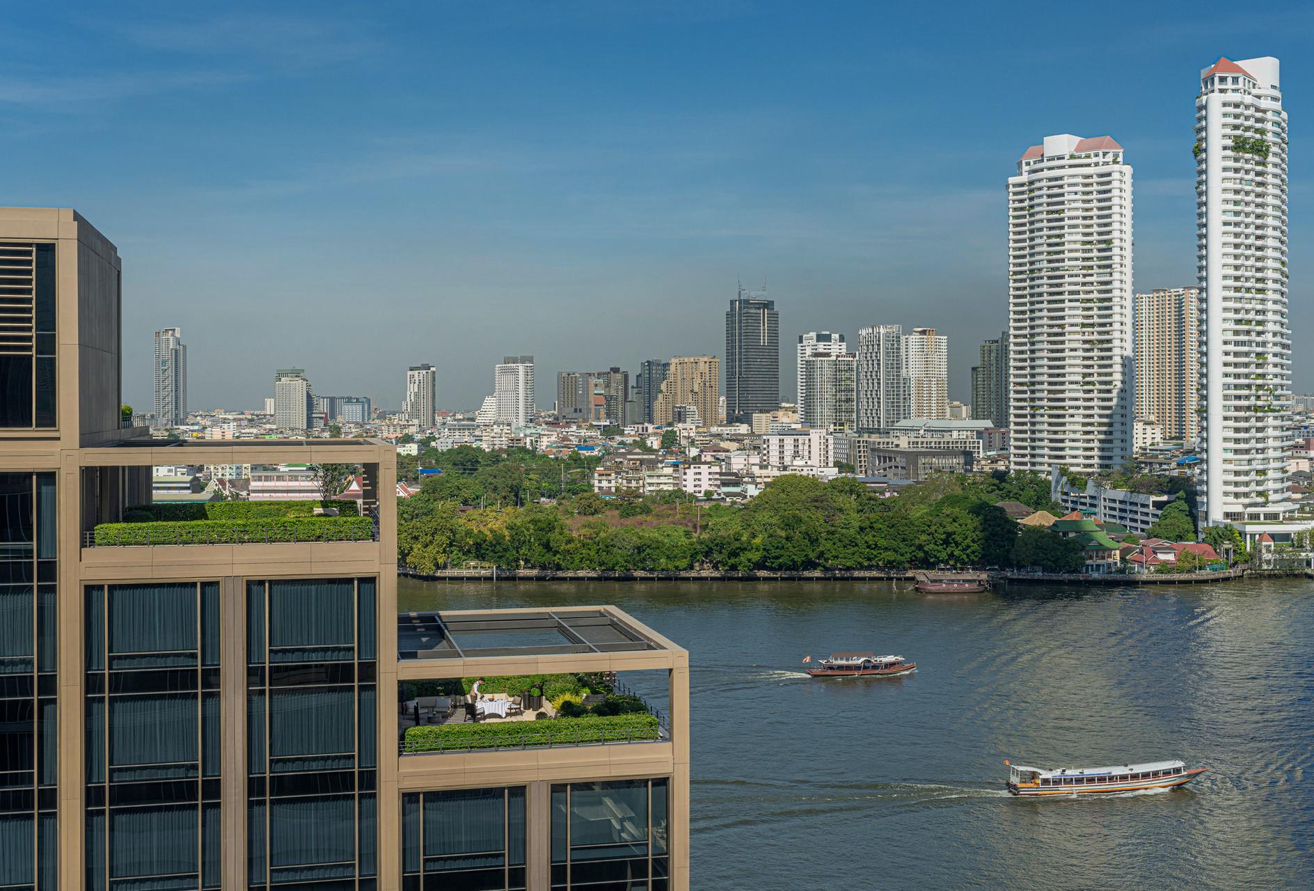 Four Seasons At Chao Phraya River