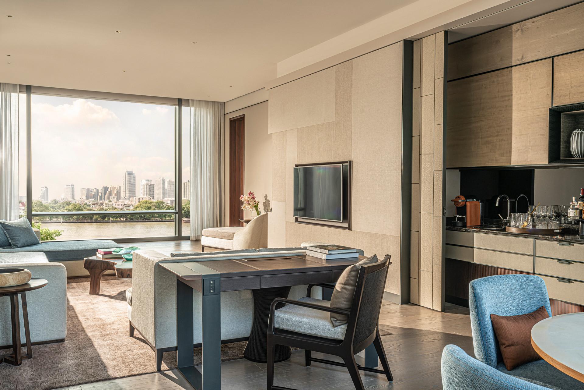 Four Seasons At Chao Phraya River