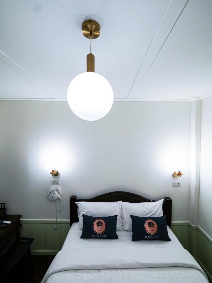 Roomquest Rim Praya Dinsor Road Banguecoque