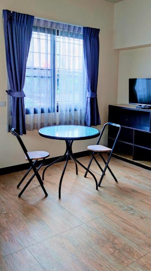 The Cube Sathorn Boutique Hotel: Modern Near Bts Surasak Acomodação com café da manhã  Bangkok