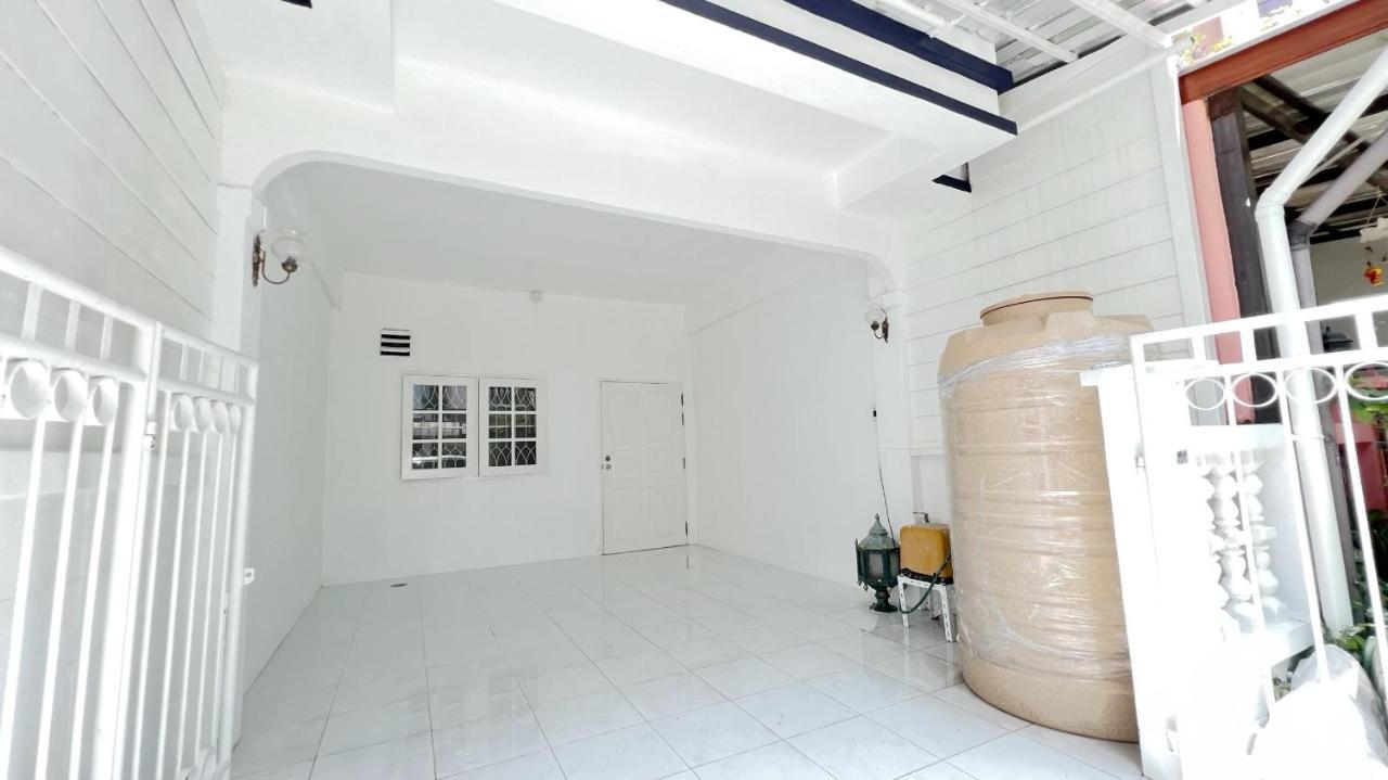 Rumah liburan Private 4bedrooms-parking-weekly Special Offer Bangkok