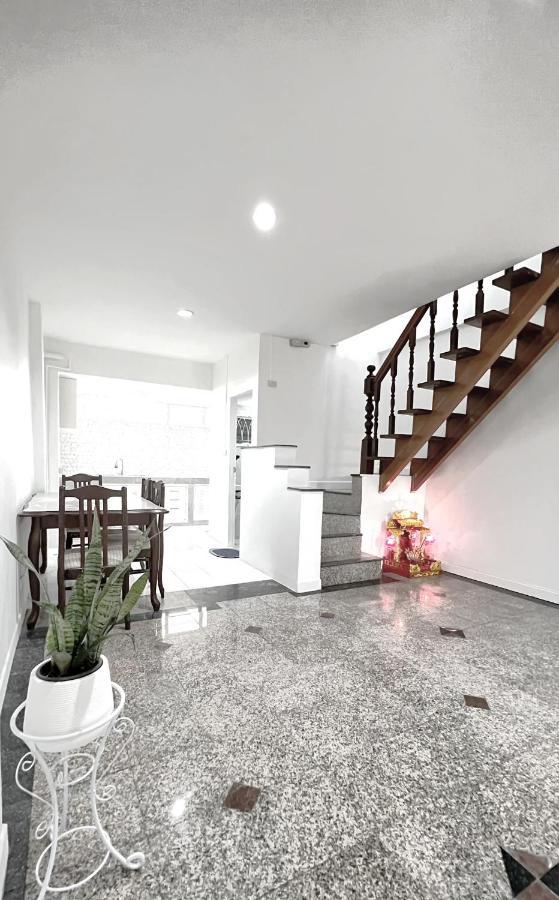 Rumah liburan Private 4bedrooms-parking-weekly Special Offer