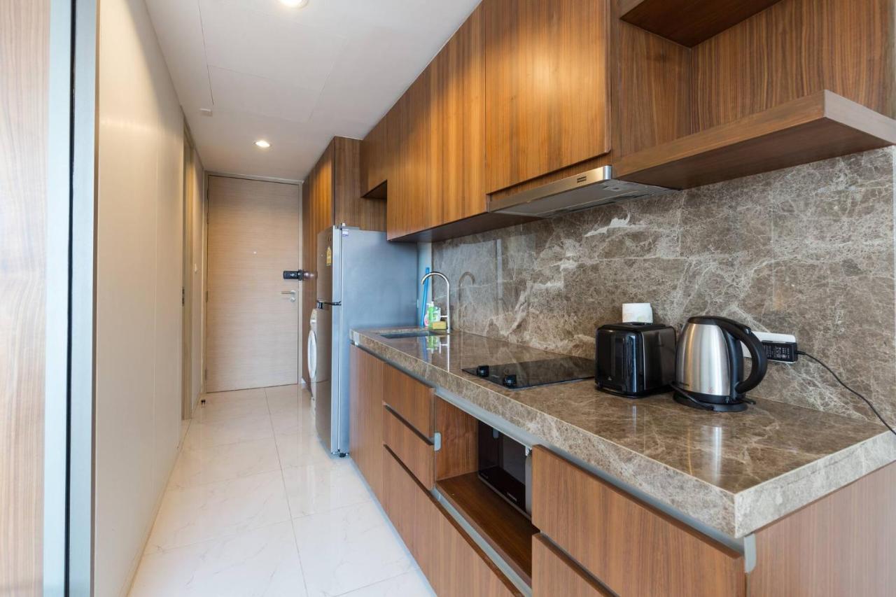 Rumah liburan 5 Stars 1 Bedroomtub Bathshower Downtown Near Emquartier Shopping Mall *