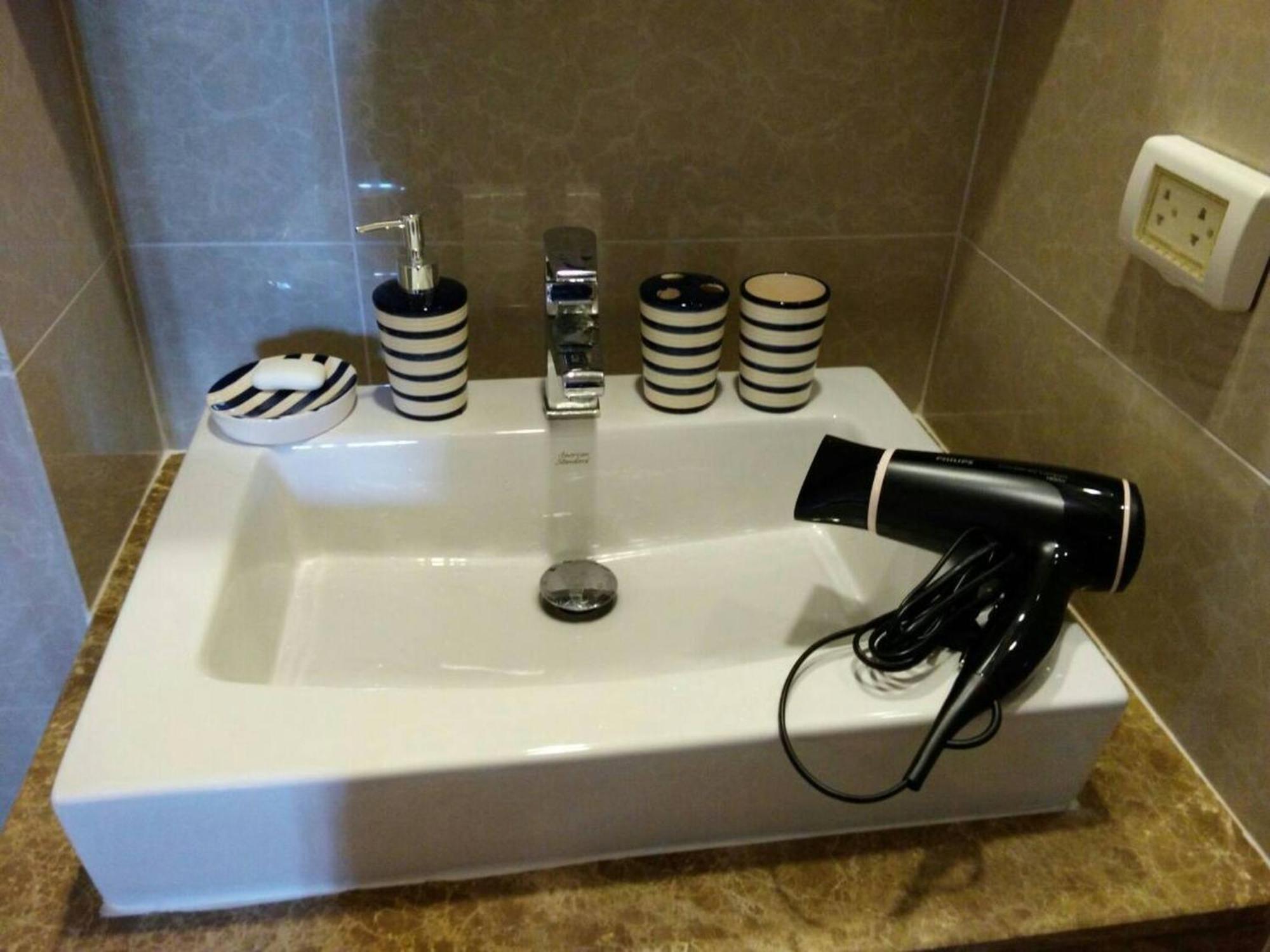 5 Stars 1 Bedroomtub Bathshower Downtown Near Emquartier Shopping Mall * Bangkok