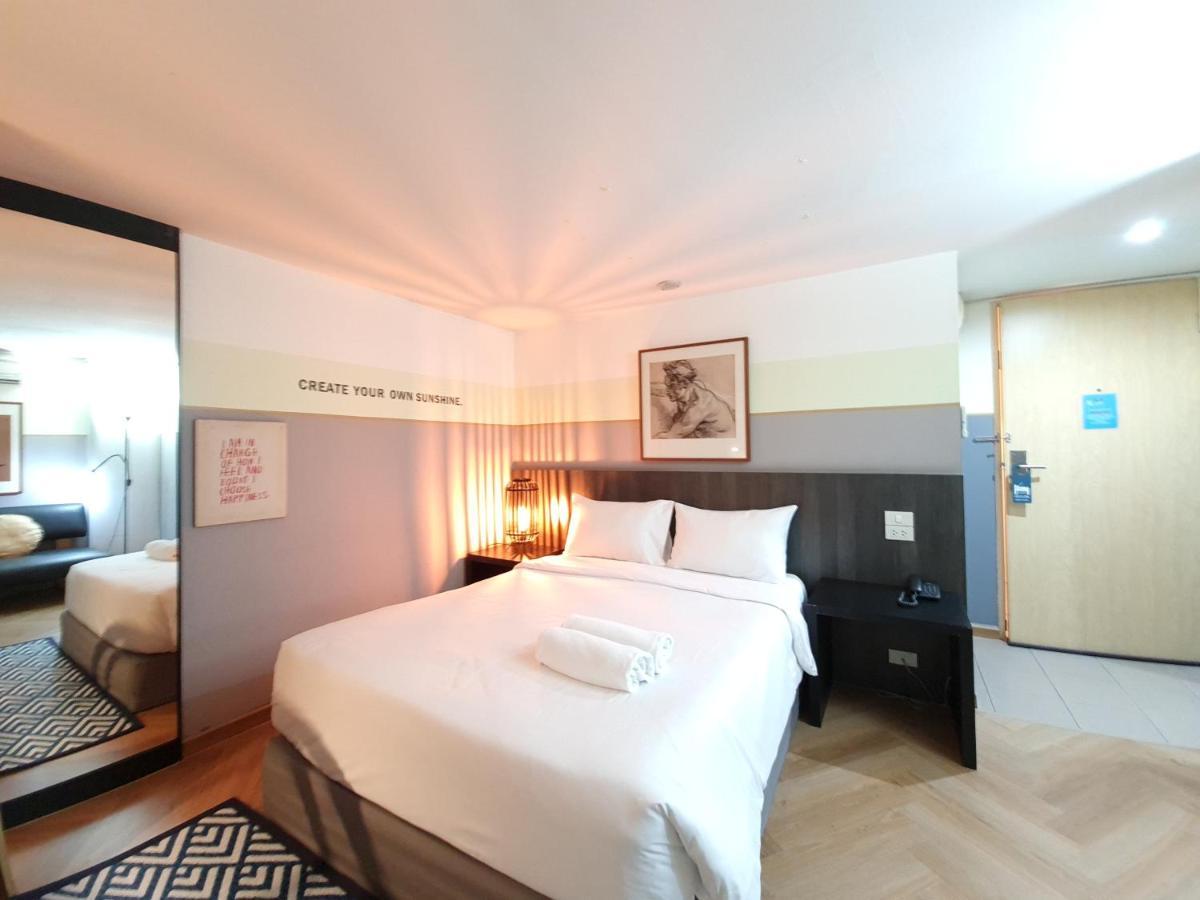 Somewhere To Escape - Hometel 3*