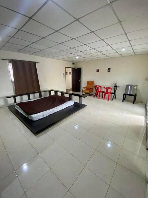 Apartment Ratanawong Place 523 *