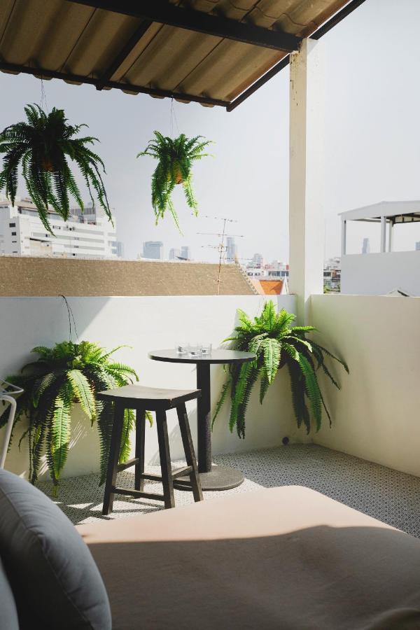 Apartment Modern Minimalism - Mandarin Palm Penthouse *