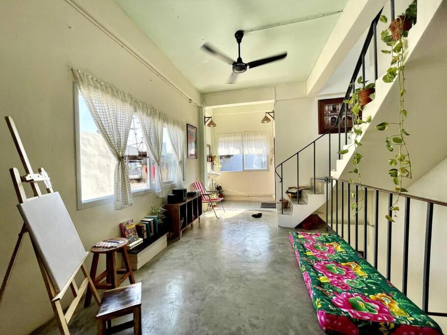 Asrama Baan Khaosoi - Private In A Rooftop 2nd Floor Bangkok