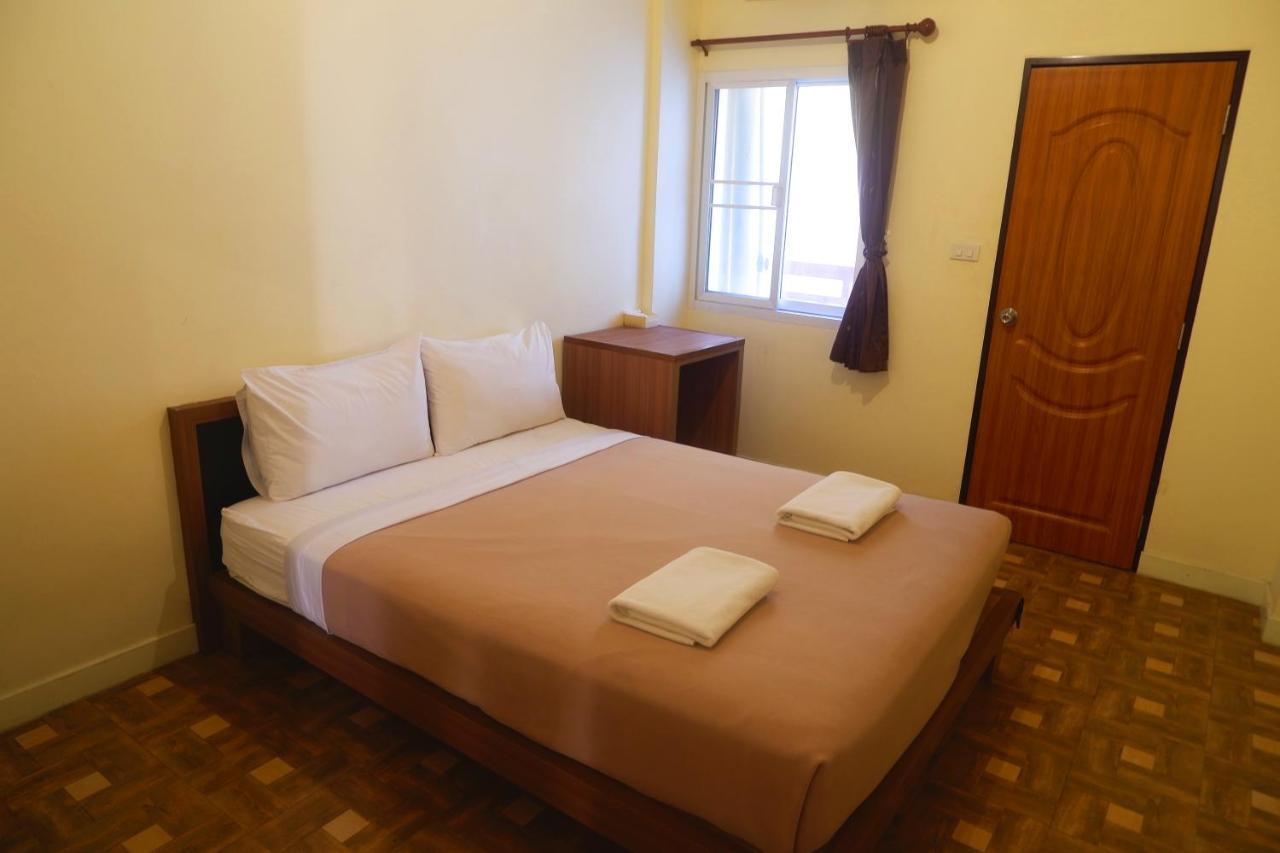 Samsen Sam Place Homestay *