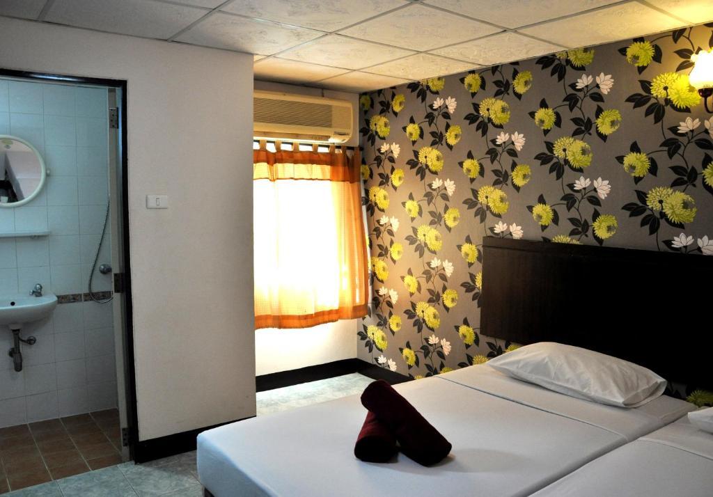 Four Sons Hotel Bangkok