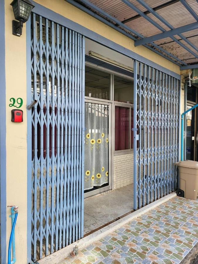 Hotel Achcha - Itsaraphap Mrt Station - Wat Arun 2*