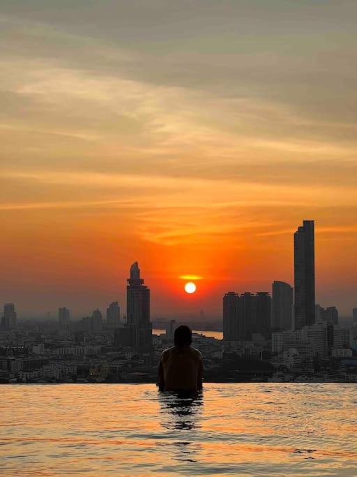 Luxury With Infinity Pool Balcony Gym Apartment *