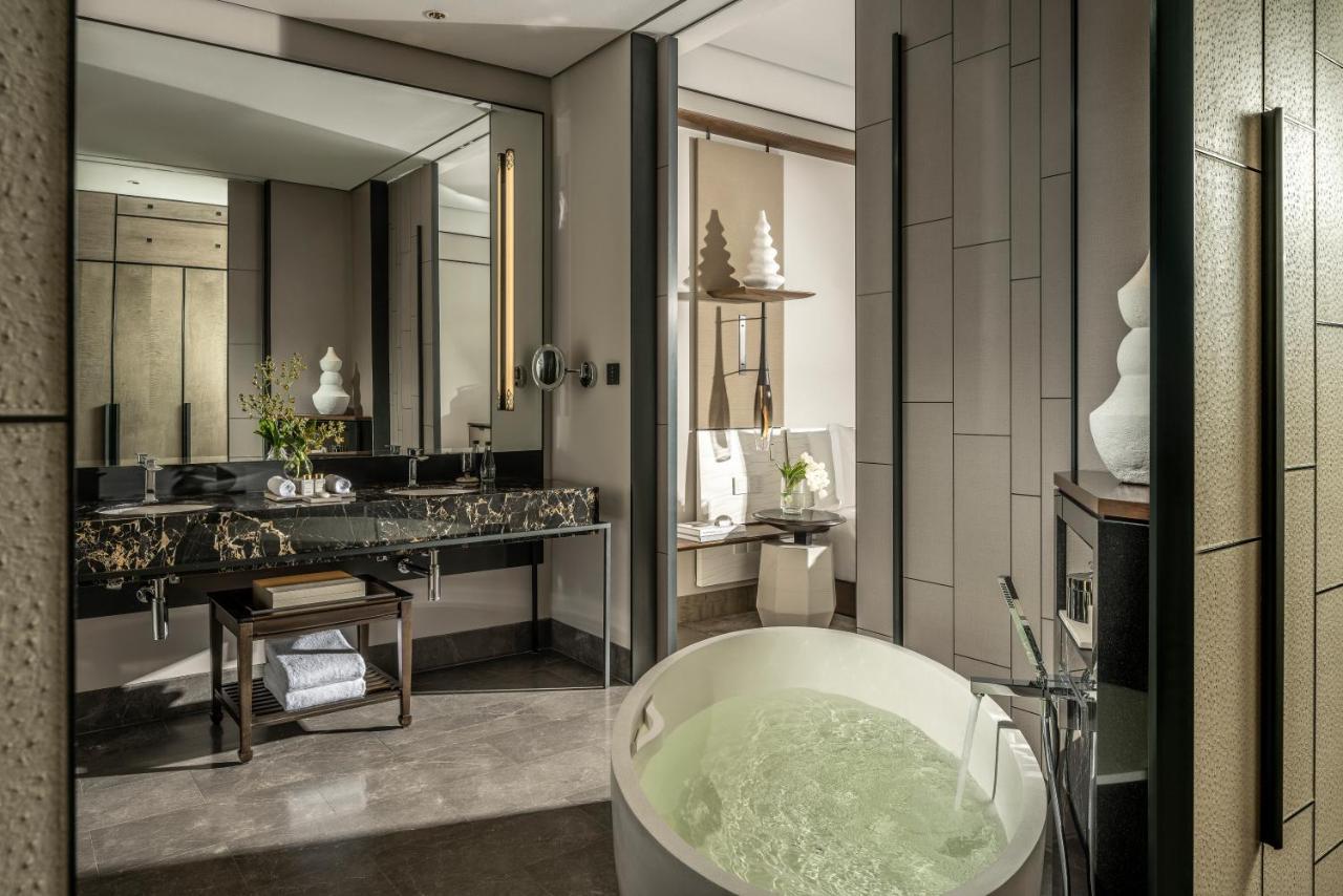 Four Seasons At Chao Phraya River