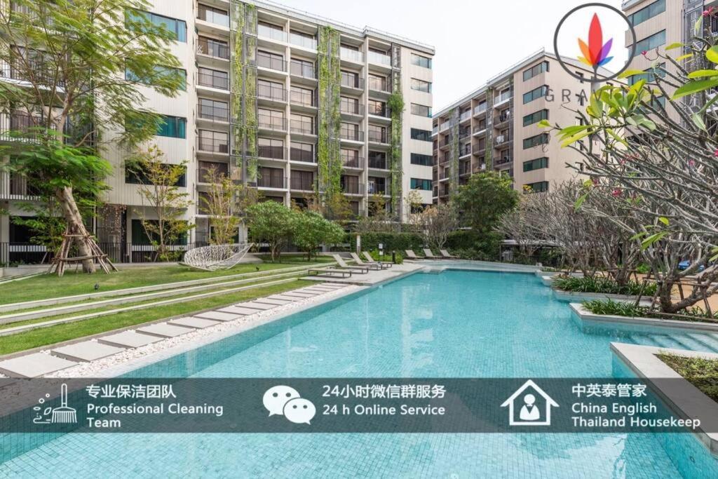 Apartment Bts Surasak Riverside Apartment: Ferris Wheel Views & Pool Access