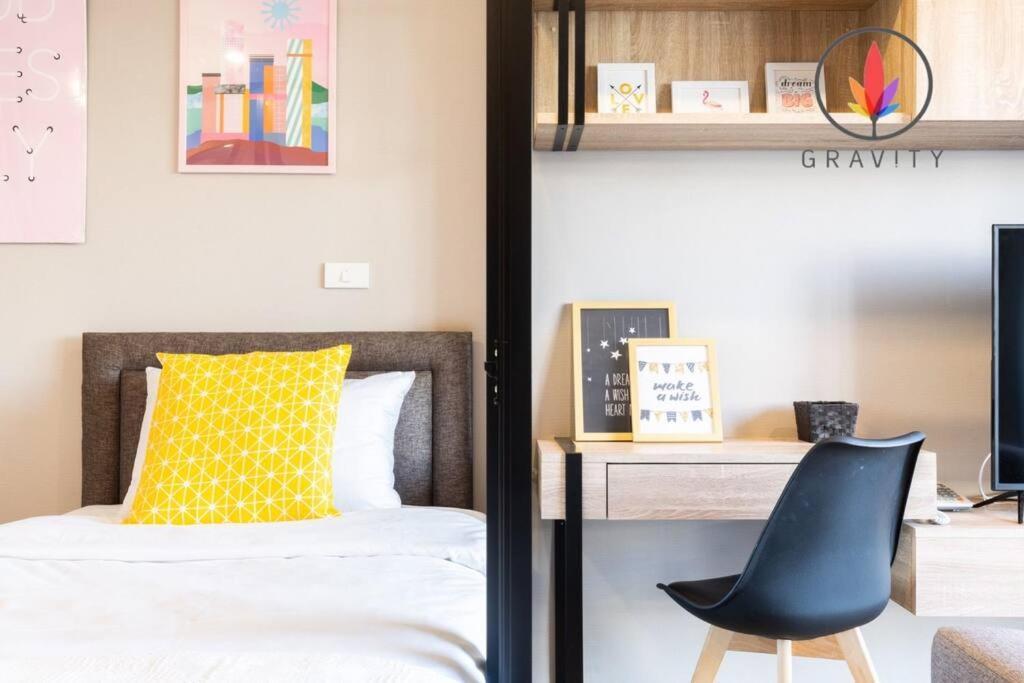 Bts Surasak Riverside Apartment: Ferris Wheel Views & Pool Access Bangkok