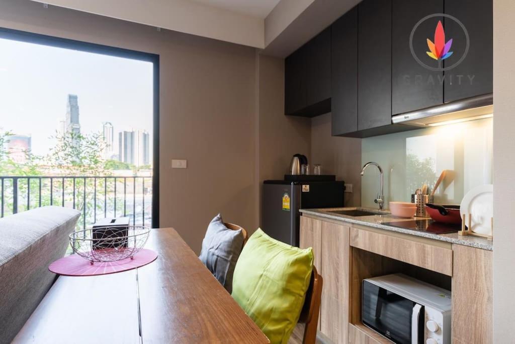Bts Surasak Riverside Apartment: Ferris Wheel Views & Pool Access