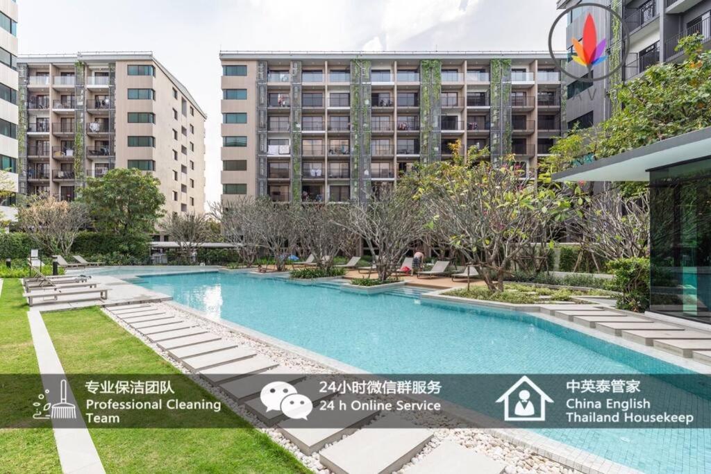 Apartment Bts Surasak Riverside Apartment: Ferris Wheel Views & Pool Access *