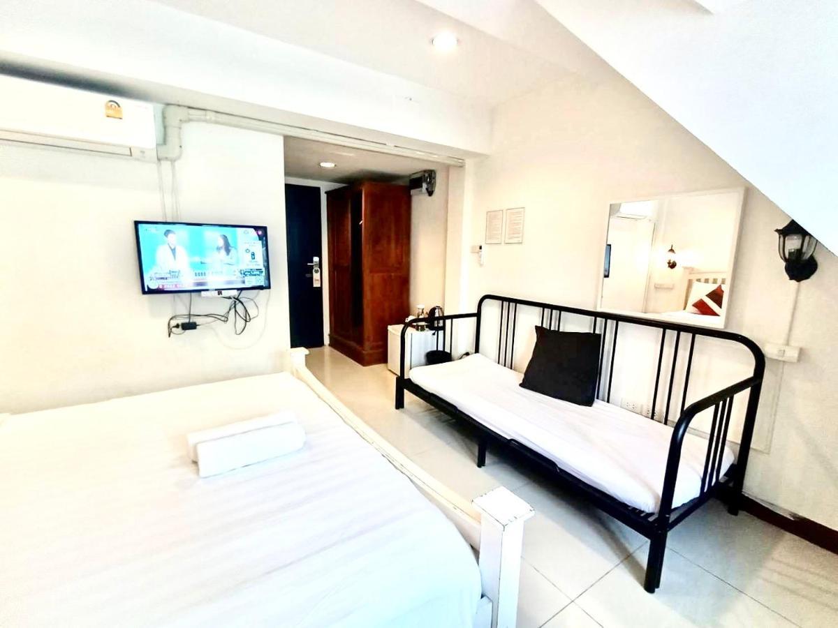Apartment 39 Living
