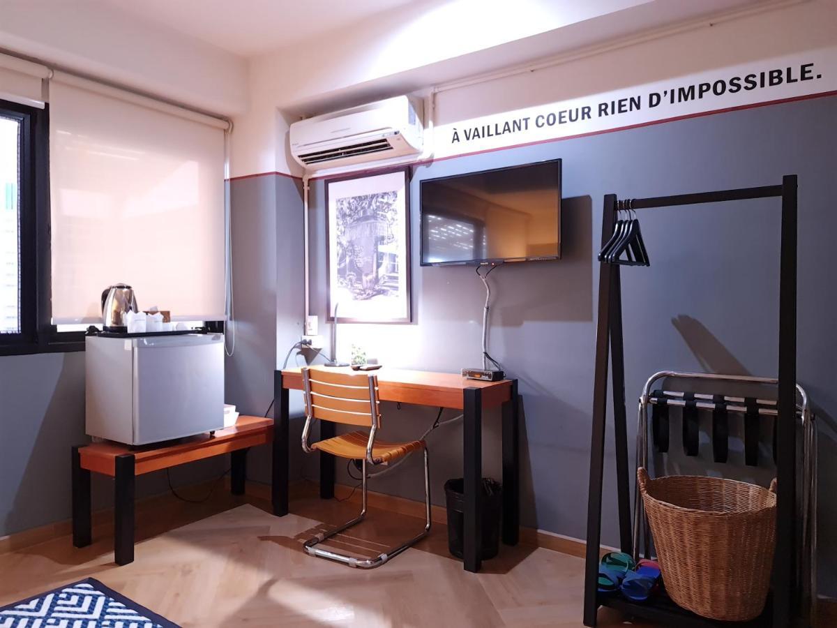 Somewhere To Escape - Hometel Bangkok