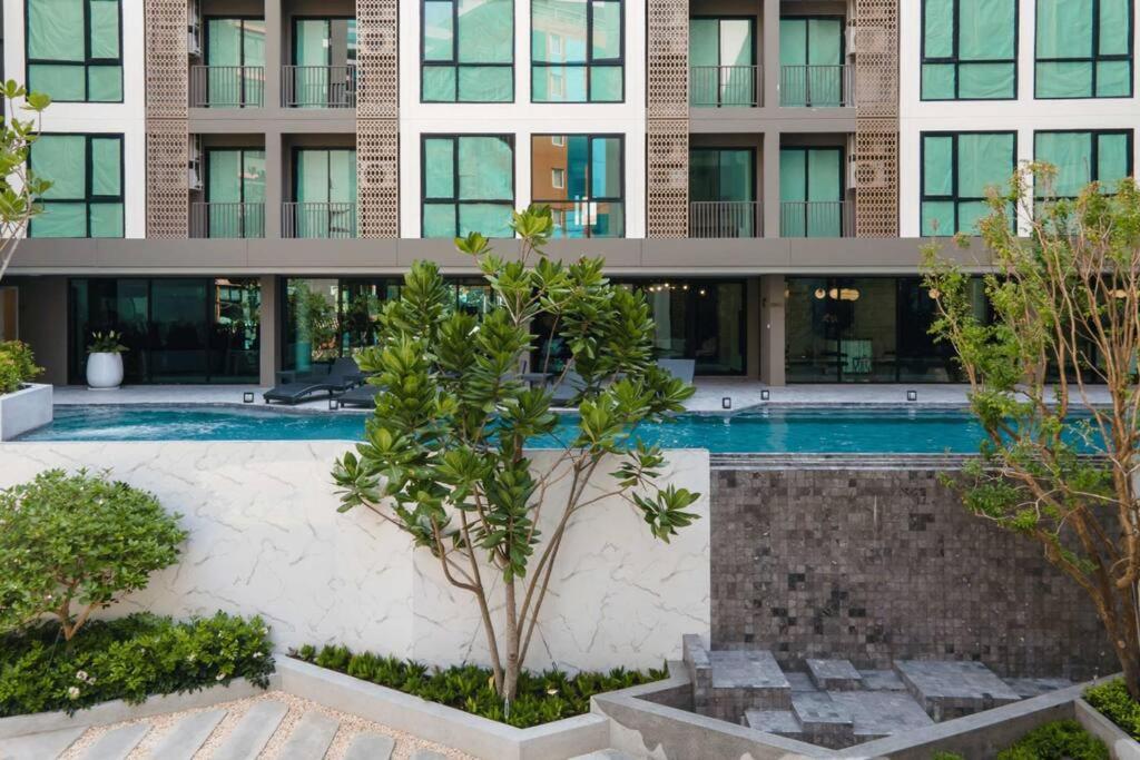 Maxxi Prime Ratchada - Sutthisan Near Jodfair Market Banguecoque