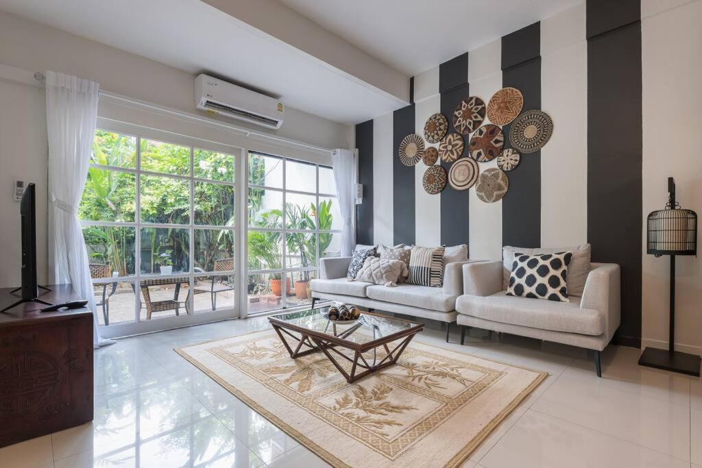 Oasis Townhouse In The Perfect Location