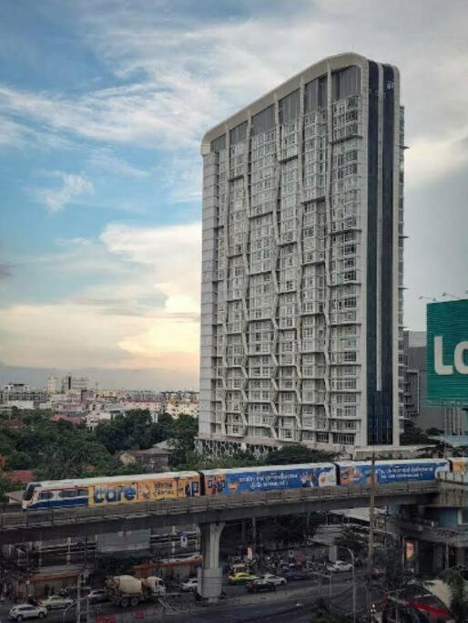 High-class 2bed Skyview Just 1-step From Bts Onnut Apartment *
