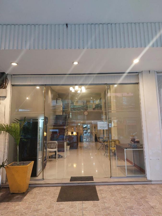 Hotel V Check Sukhumvit 22 3*