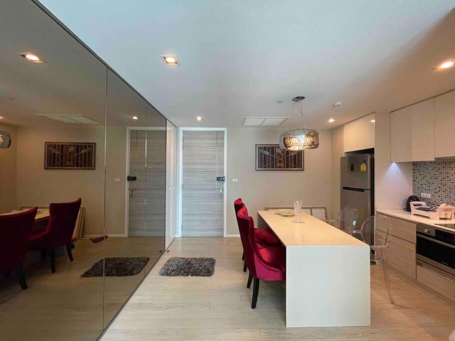 Luxurious In Prime Area Apartment Bangkok