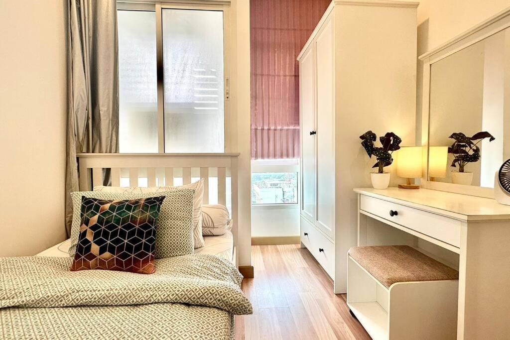 High-class 2bed Skyview Just 1-step From Bts Onnut Apartment Bangkok