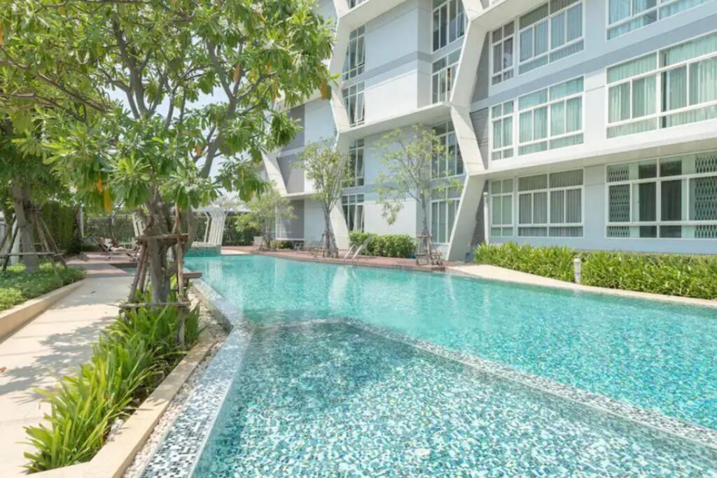 High-class 2bed Skyview Just 1-step From Bts Onnut Apartment