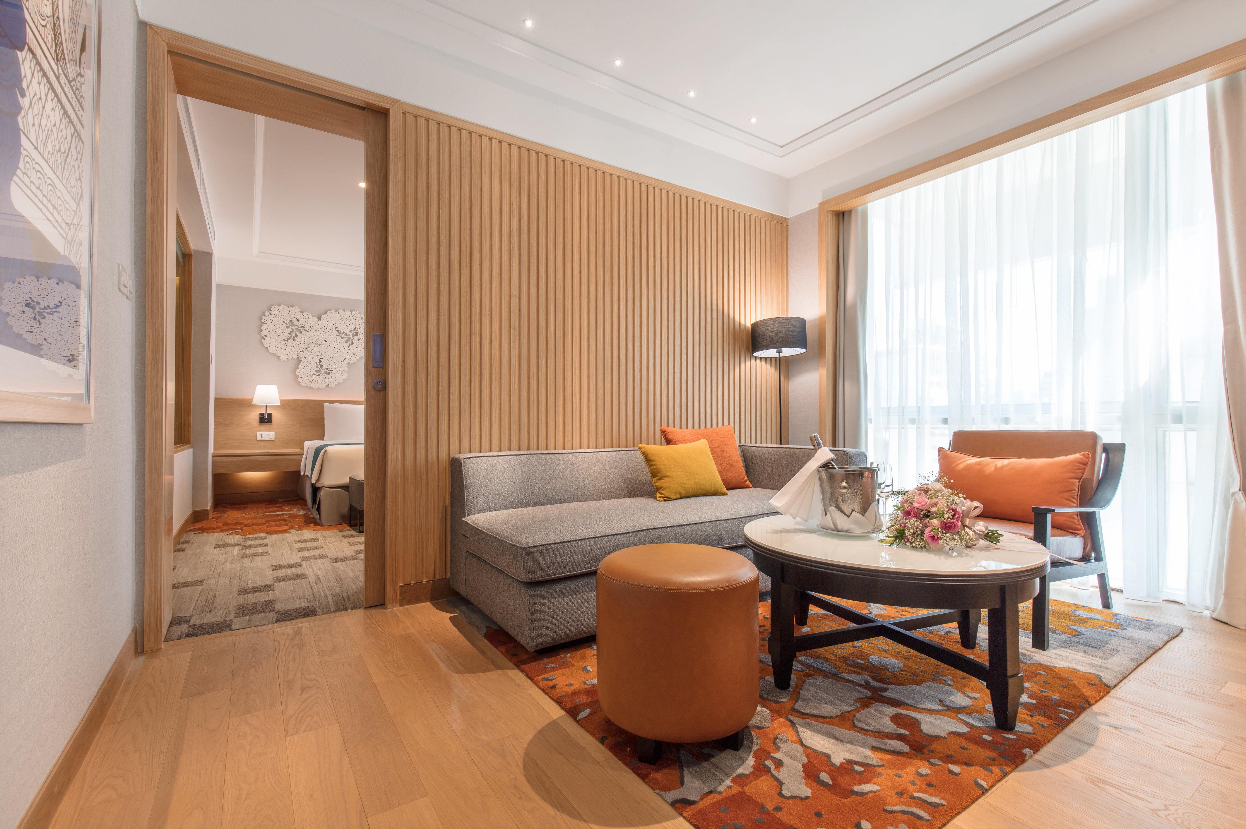 By Ihg