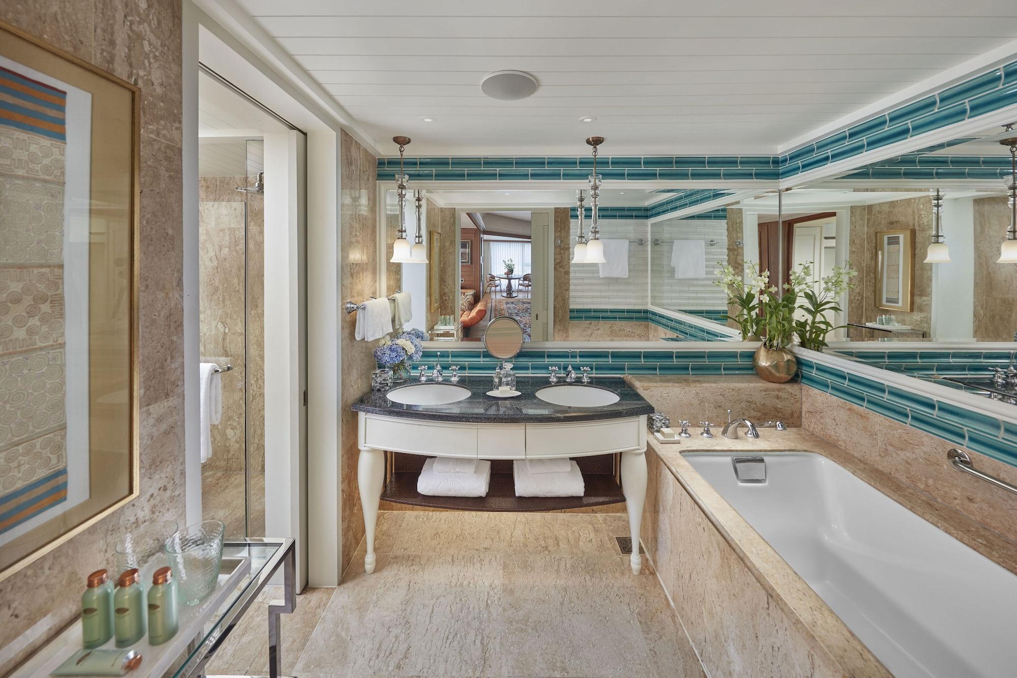 Mandarin Oriental, Hotel
