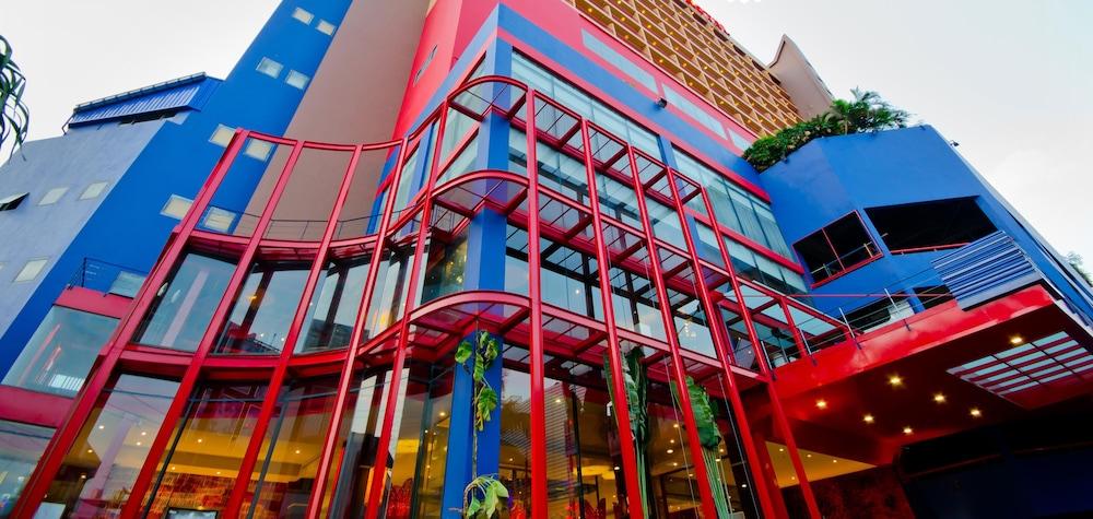 Hotel Tongtara Riverview 4*
