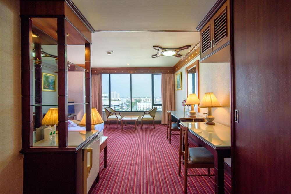 Alexander Hotel Bangkok