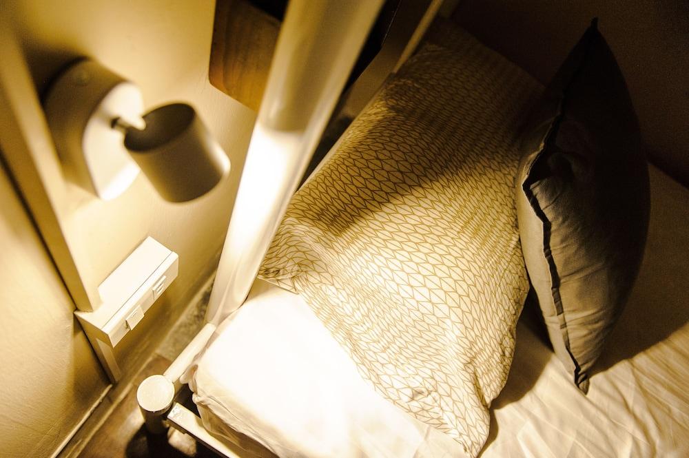Hostel I-sleep Silom