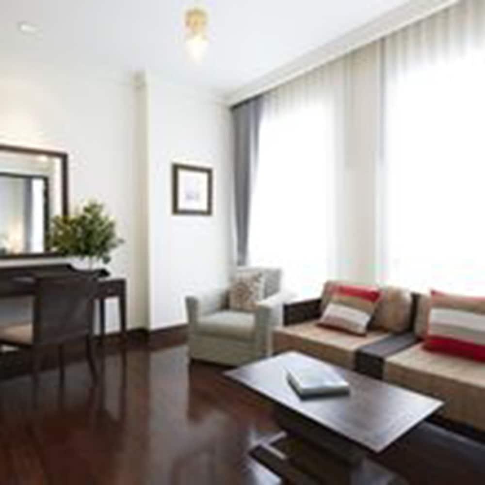 The Rose Residence, 4*