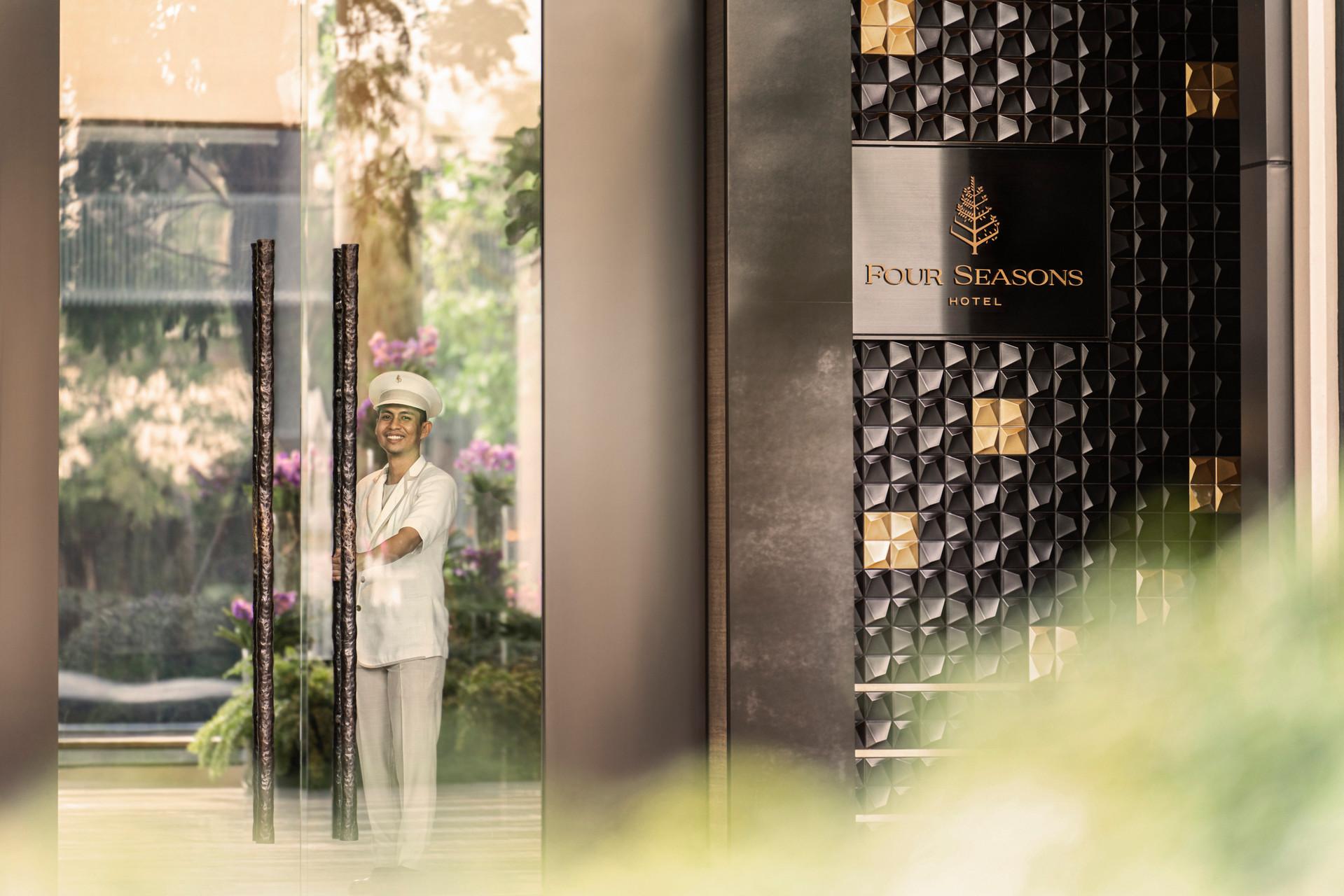 Four Seasons At Chao Phraya River Hotel