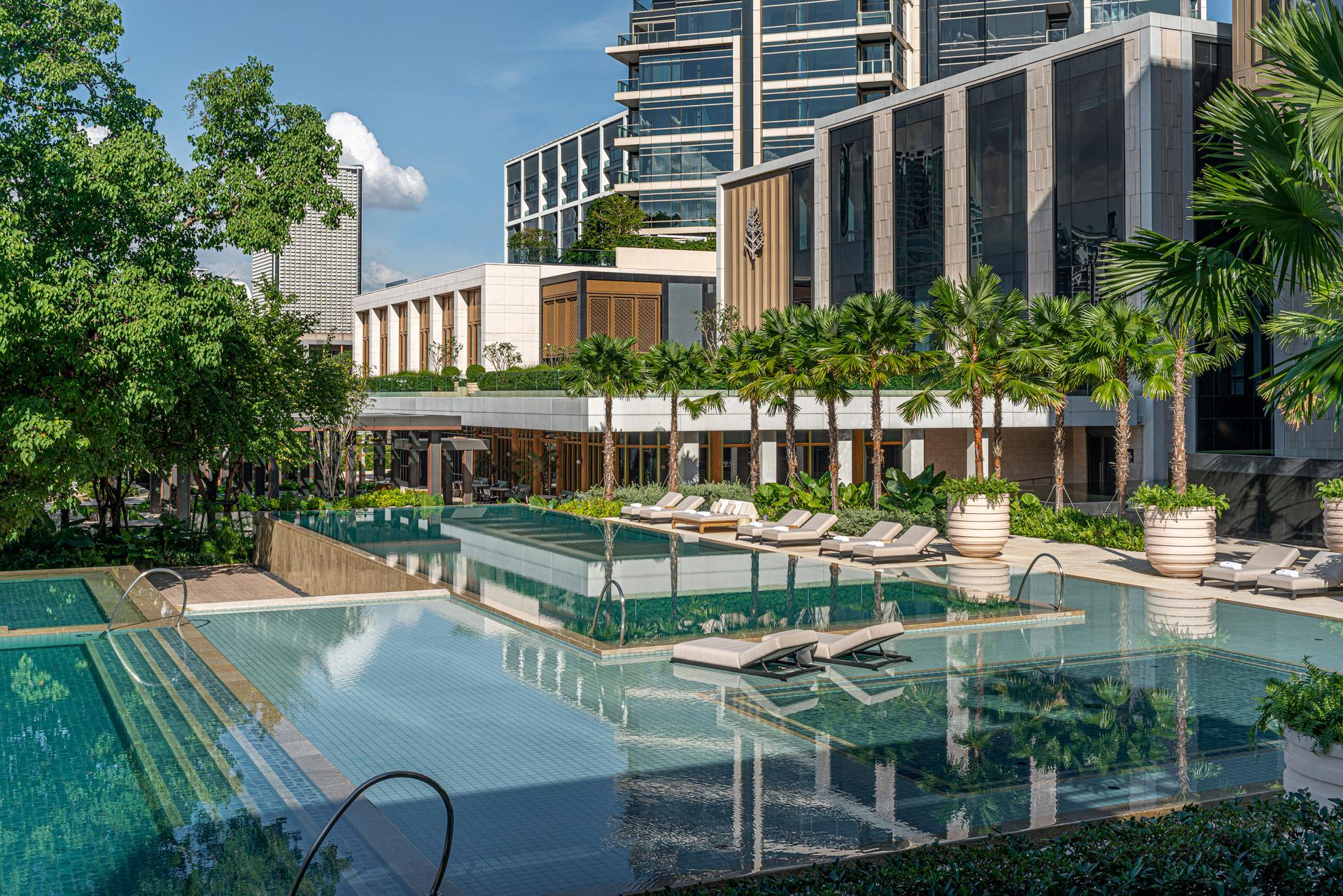 Four Seasons At Chao Phraya River