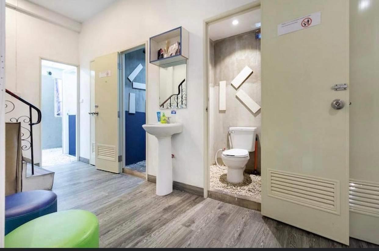 Comfy Crib Hostel *
