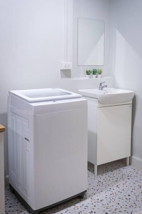 A2 Comfortable Space Wt Kitchen Apartment *