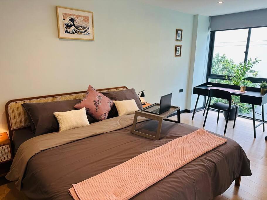 Serene In The Heart Of Bkk - The Great Wave Apartment