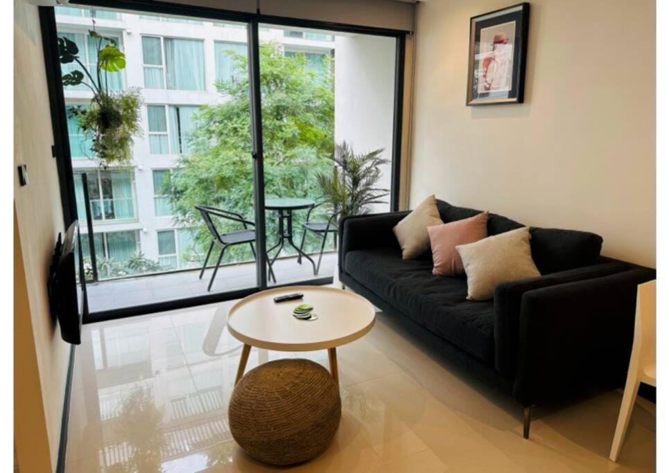 Apartment Serene In The Heart Of Bkk - The Great Wave