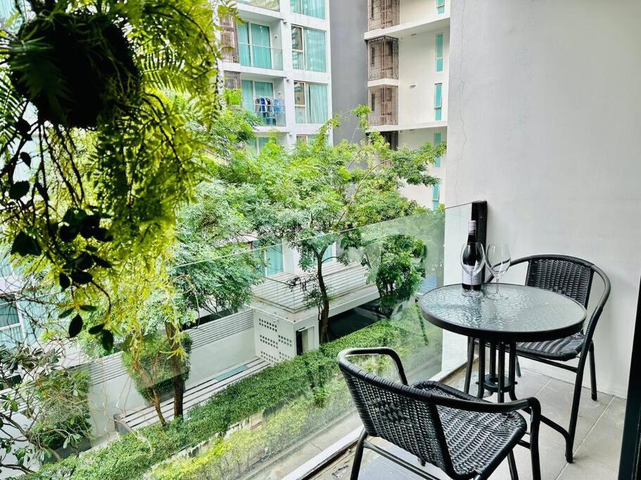 Serene In The Heart Of Bkk - The Great Wave *