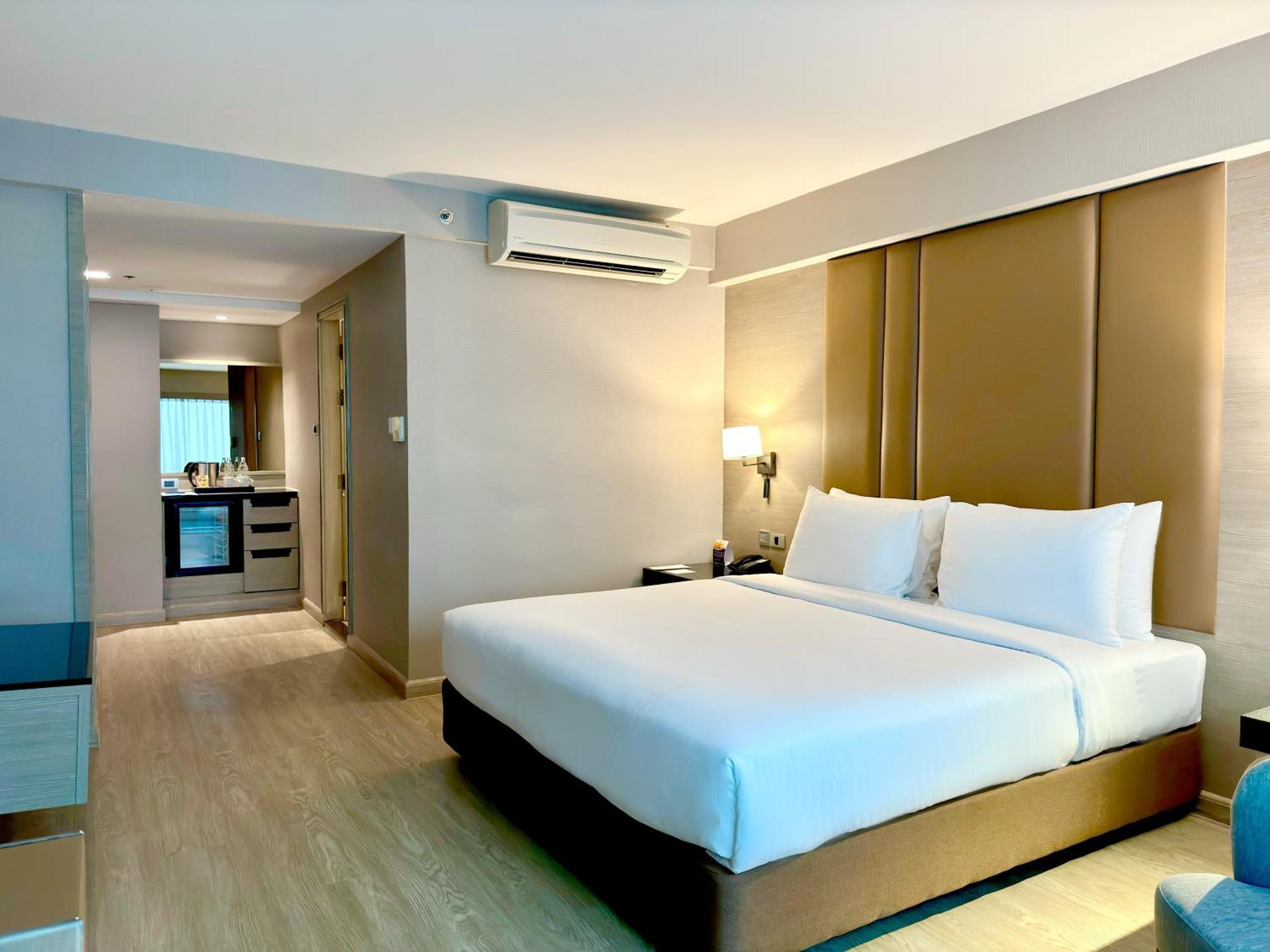 Ramada By Wyndham Sukhumvit 11 Hotel Bangkok