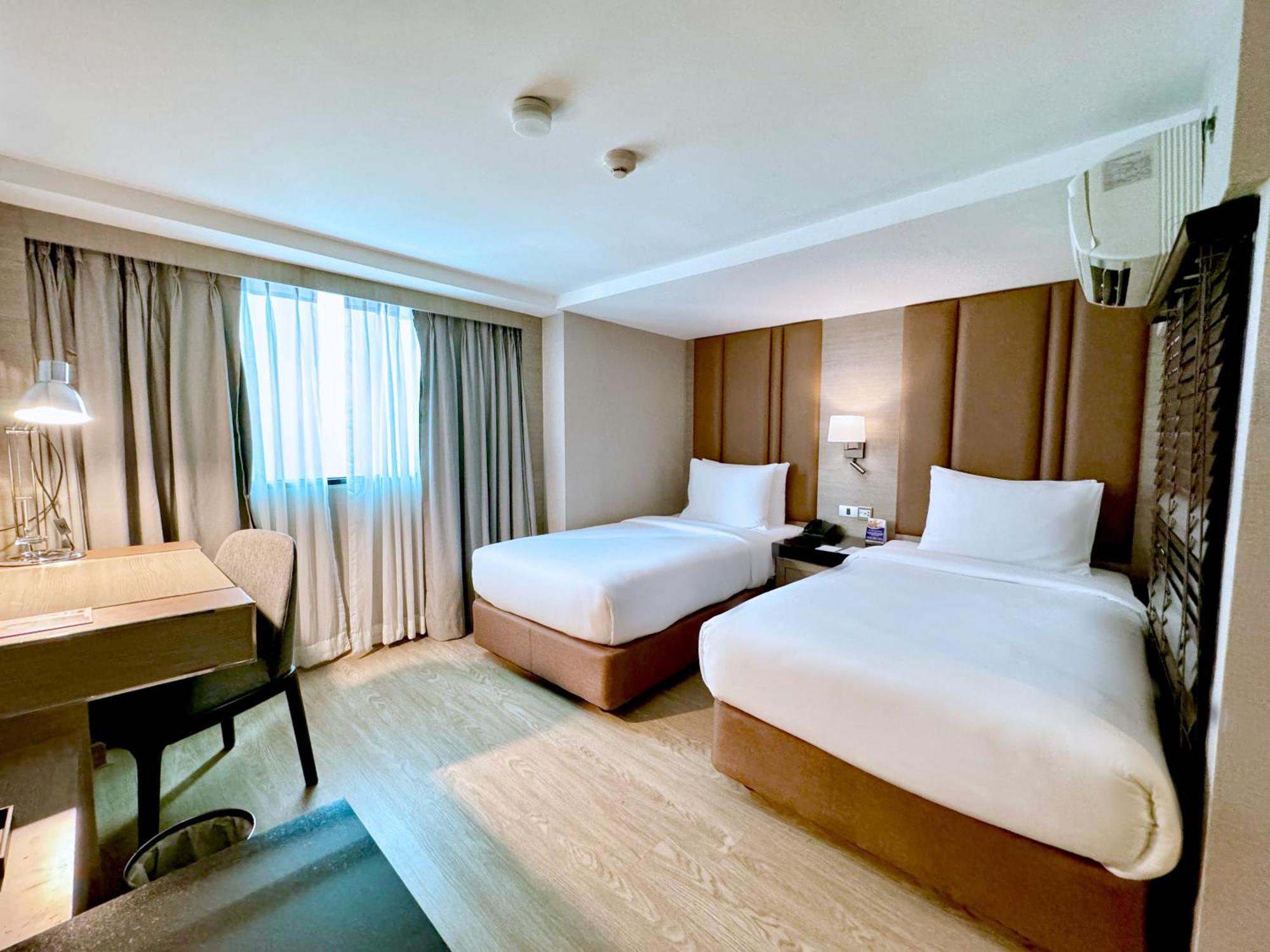 Ramada By Wyndham Sukhumvit 11 Hotel
