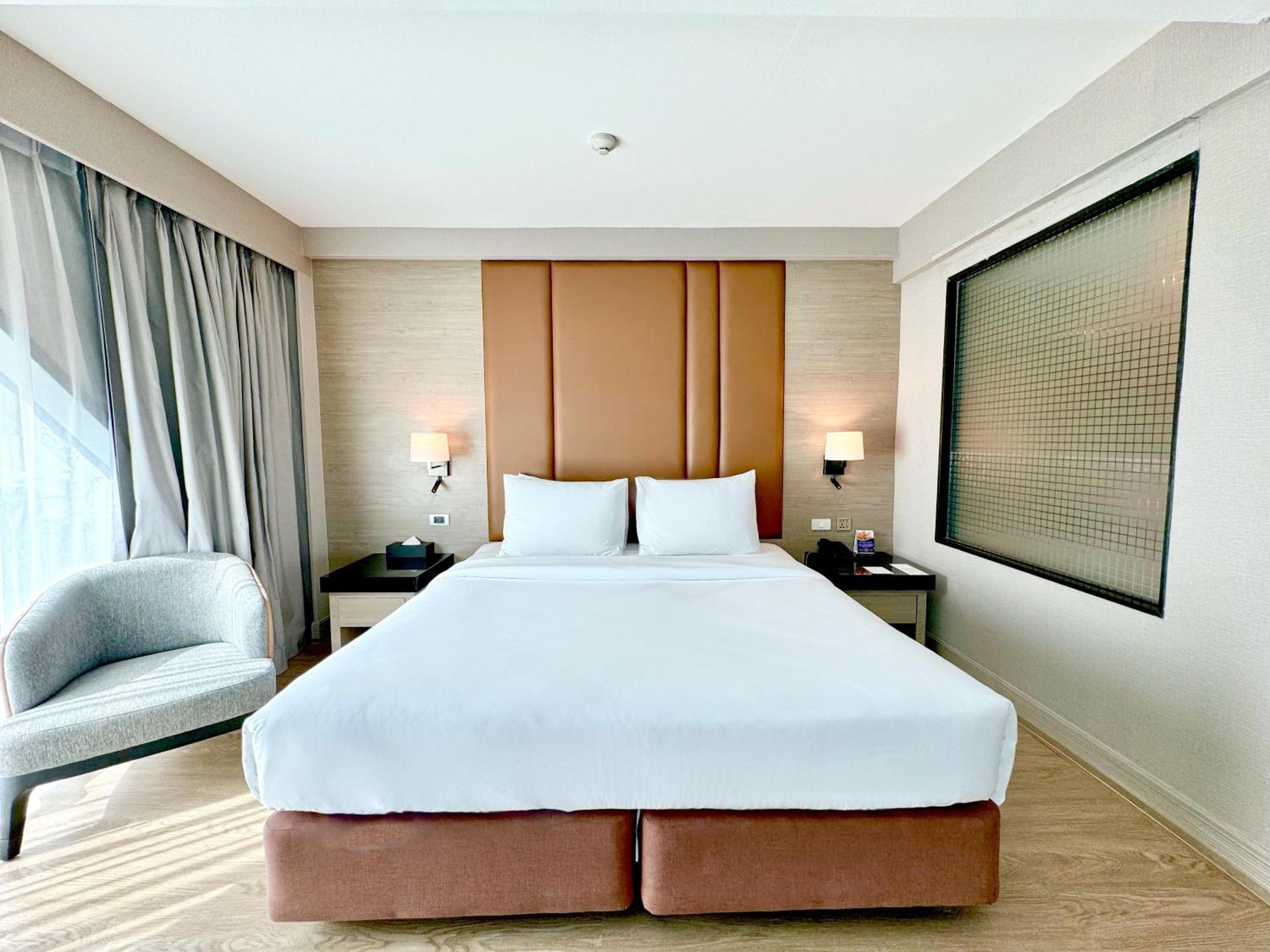 Ramada By Wyndham Sukhumvit 11 4*