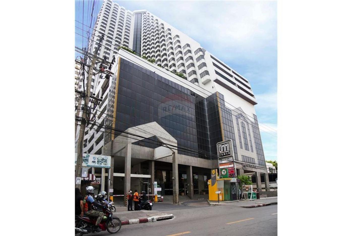 Omni Towers - Large 1 Bedroom Soi Nana Apartment *